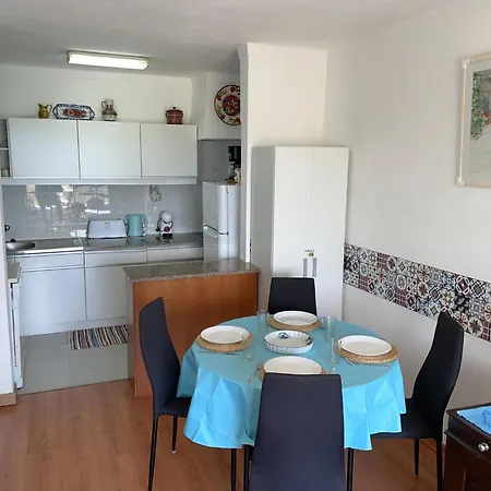 Charming 2-bedroom In Lägenhet *